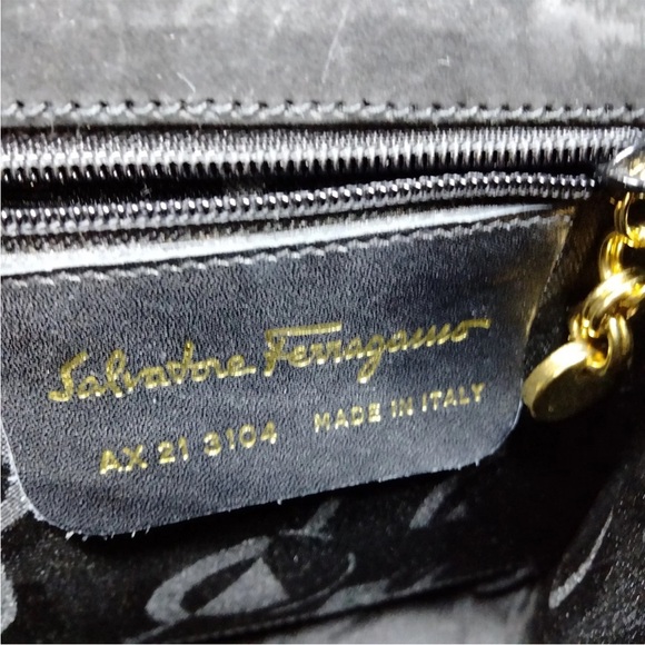 Salvatore Ferragamo Black Vara Bow Crossbody Bag EUC - Picture 9 of 15